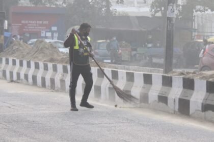 NDMC sweeper sweep on road