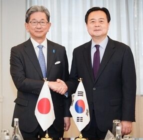 SKorea, Japan seek ways to mend ties in bilateral talks