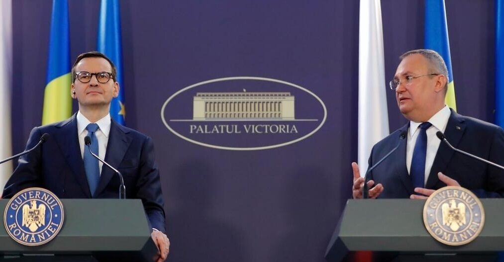 Romanian Prime Minister Nicolae Ciuca (R) and Polish Prime Minister Mateusz Morawiecki'