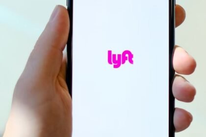 Lyft to allow drivers to pay, reserve parking in advance
