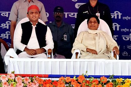 Akhilesh Yadav(L) and Mayawati