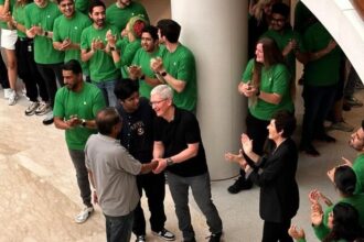 Tim Cook inaugurates Apple Saket Delhi store amid huge crowd