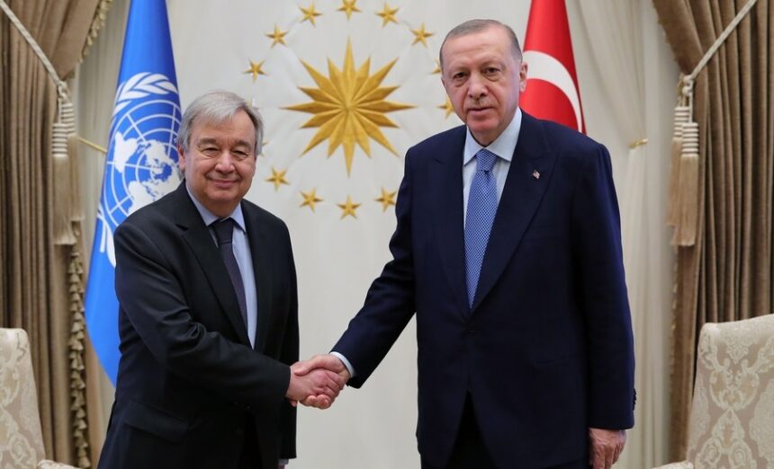 Turkish President Recep Tayyip Erdogan (R) with UN Secretary-General Antonio Guterres (L)