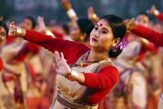 Bihu dancers