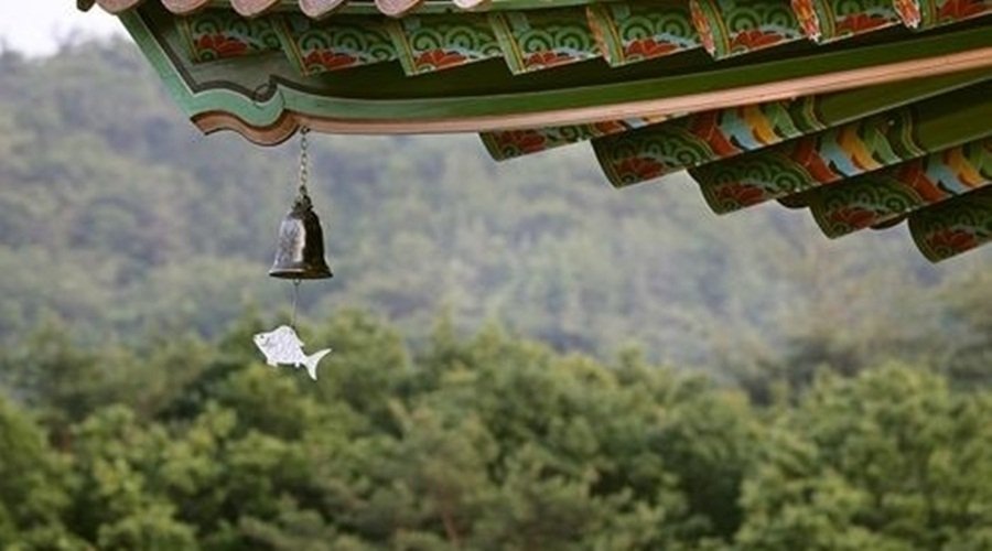 A wind chime at Beopju Temple on Mount Songni