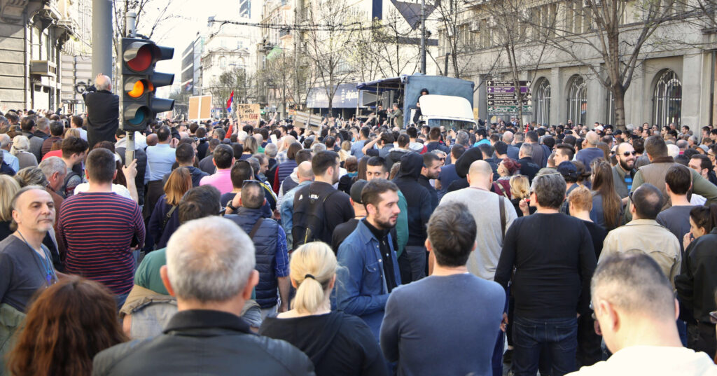 NATO troops clash with Serbs in Kosovo, over 90 injured Uitvconnect