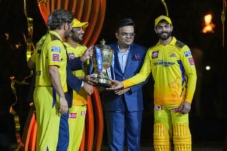 Secretary of Board of Control for Cricket in India Jay Shah presents the IPL 2023 trophy to MS Dhoni, Ravindra Jadeja and Ambati Rayudu