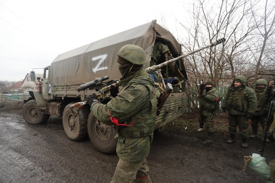 Armed personnel in Donetsk