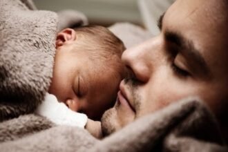 Dads play key role in supporting breastfeeding, safe infant sleep: Study