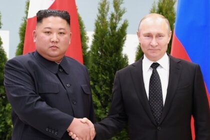 North Korean leader Kim Jong-un (L) and Russian President Vladimir Putin shaking hands for a summit in Vladivostok