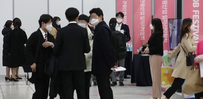 People looking around different booths at a job fair in Seoul