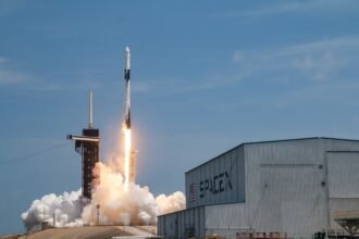 SpaceX Dragon enroute to ISS with 7K pounds of cargo, blueberries