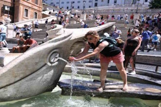 Heat waves prompt red alerts in 16 Italian cities