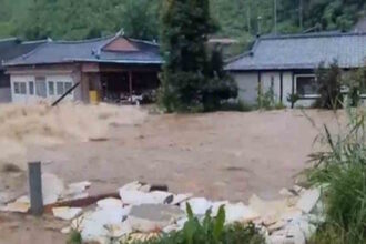 torrential rains lash S.Korea