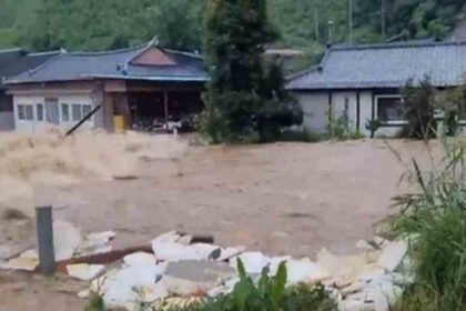 torrential rains lash S.Korea