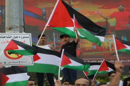 Palestinian people protest