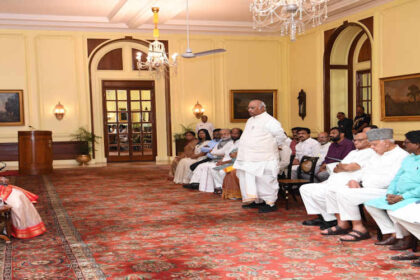 Droupadi Murmu with Mallikarjun Kharge