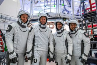 4 astronauts