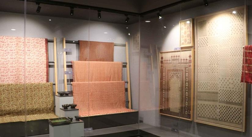 A journey of yarns and weaves