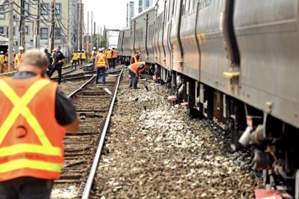 train derails
