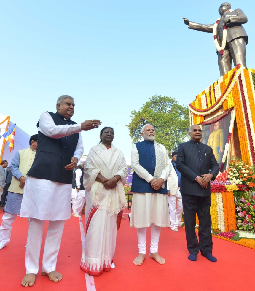 (pic credit rashtrapatibhvn "x")