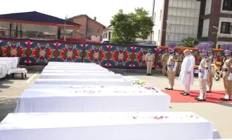 Amit Shah paying tribute